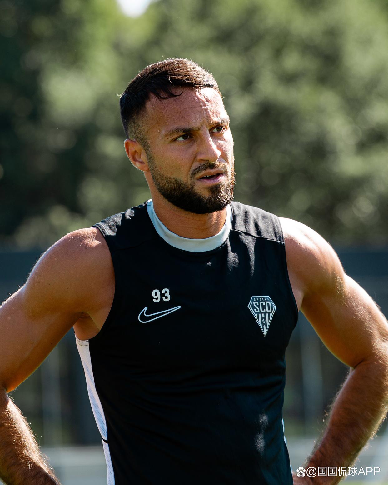 爱游戏官方网站 -赛后罗马备战法甲，防线松动细节曝光，媒体盛赞，训练强度明显提升 