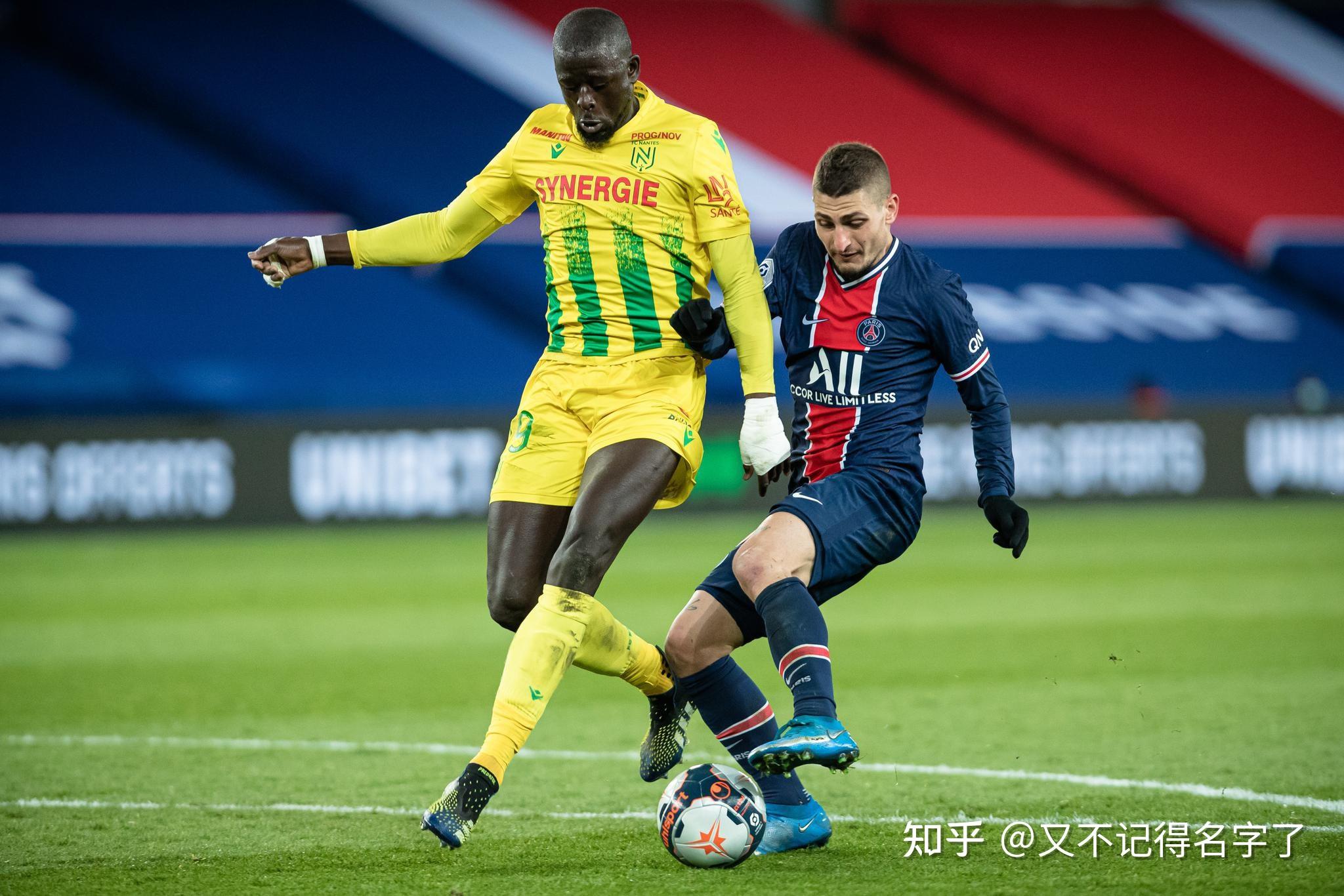 爱游戏网址 -莱比锡训练开放日，今晚远射贴柱引欢呼，法甲在即，身体对抗强度拉满(冈岛二人克莱因壶)