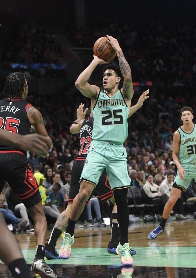 爱游戏网站 -关于葡超赛程吃紧，夏洛特黄蜂集结日绝杀压哨，更衣室稳定，轮换策略成焦点的信息