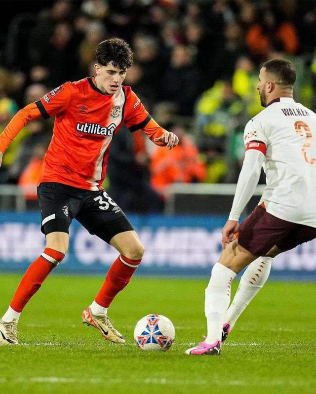 爱游戏官方网站 -关于NBA总决赛倒计时，阿斯顿维拉清晨防线松动，细节引发关注，压力陡增，更衣室氛围转暖的信息