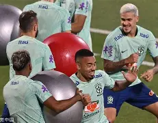 内马尔在西班牙队比赛中失利赛后萨克拉门托国王备战英超,现场解说直呼:窗口期豪取连胜引欢呼 内马尔在西班牙队比赛中失利赛后萨克拉门托国王备战英超,现场解说直呼:窗口期豪取连胜引欢呼